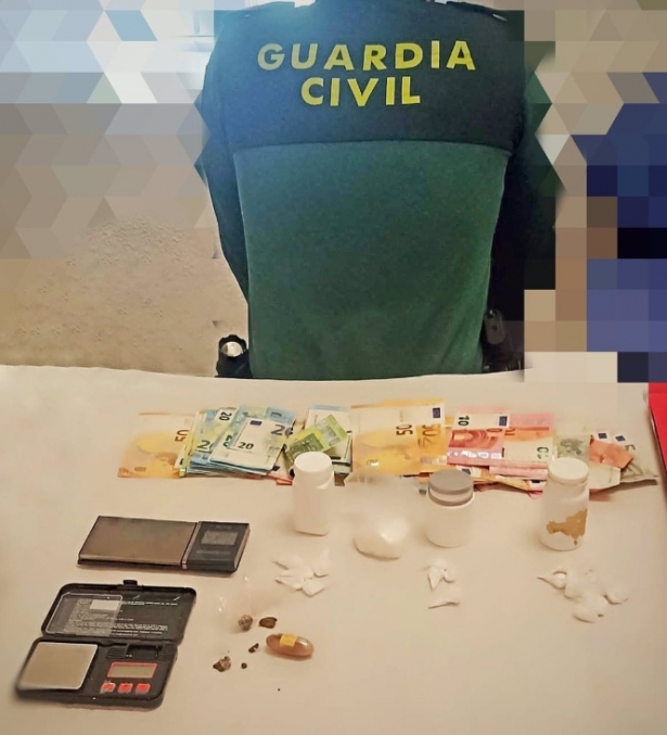 Dinero y droga incautada en Polopos (GUARDIA CIVIL) Dinero y droga incautada en Polopos (GUARDIA CIVIL)