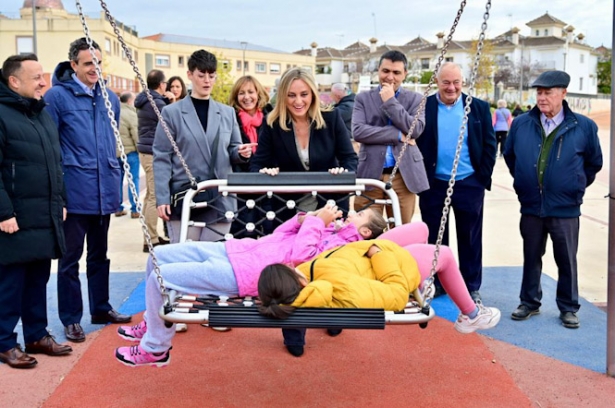 Zona de juego inclusiva (AYTO. GRANADA) Zona de juego inclusiva (AYTO. GRANADA)