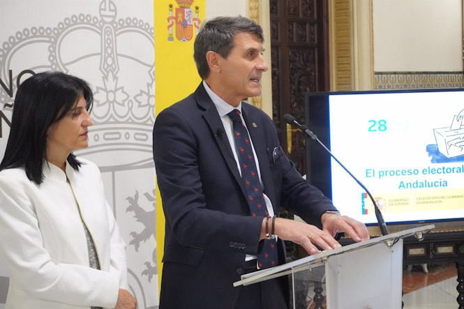 Inmaculada López Calahorro y Pedro Fernández, en la Subdelegación del Gobierno en Granada, en imagen de archivo (DELEGACIÓN DEL GOBIERNO EN ANDALUCÍA )