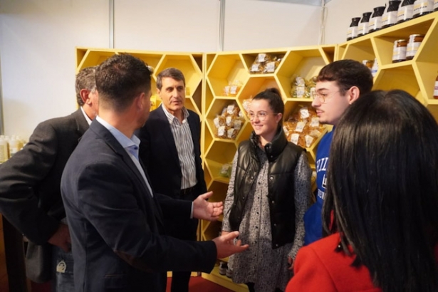 El delegado del Gobierno de España en Andalucía, Pedro Fernández, ha visitado Ugíjar (DELEGACIÓN DEL GOBIERNO EN ANDALUCÍA) El delegado del Gobierno de España en Andalucía, Pedro Fernández, ha visitado Ugíjar (DELEGACIÓN DEL GOBIERNO EN ANDALUCÍA)