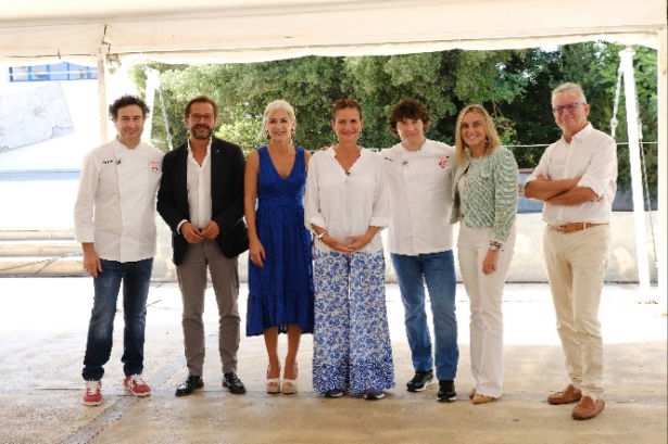 Jueces de MasterChef con el director del Parque de las Ciencias y representantes institucionales (PARQUE DE LAS CIENCIAS) Jueces de MasterChef con el director del Parque de las Ciencias y representantes institucionales (PARQUE DE LAS CIENCIAS)