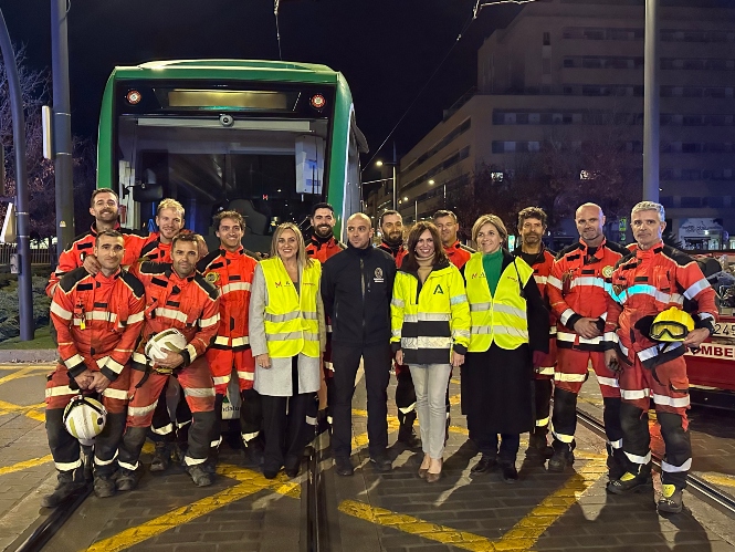 Participantes en el simulacro con la Consejera de Fomento (JUNTA)