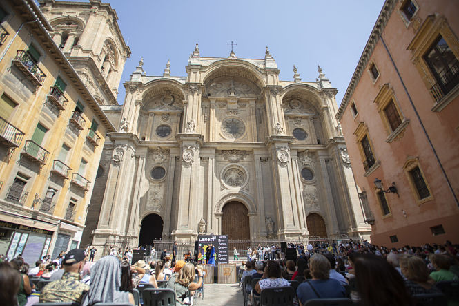 Actuación en la Plaza de las Pasiegas (MILNOFF)