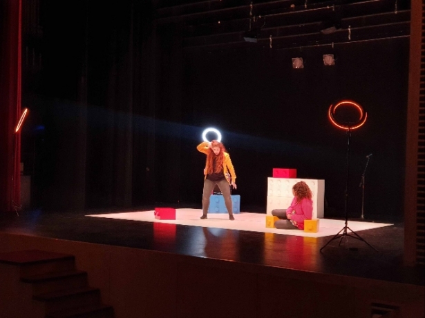 Representación de “La chica que soñaba” (AYTO. GUADIX) Representación de “La chica que soñaba” (AYTO. GUADIX)