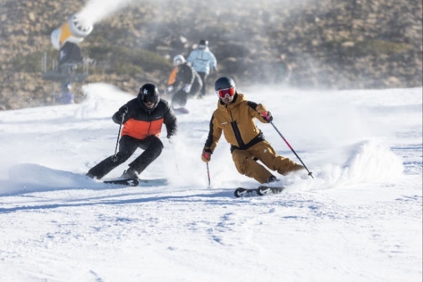 Esquiadores en la pista de el Río (CETURSA) 