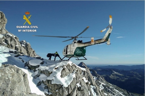 GREIM y helicóptero de la Guardia Civil. Archivo (GUARDIA CIVIL) GREIM y helicóptero de la Guardia Civil. Archivo (GUARDIA CIVIL)