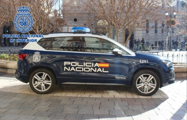 Vehículo policial (POLICÍA NACIONAL) Vehículo policial (POLICÍA NACIONAL)