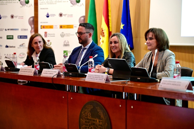 Marifrán Carazo en el Simposio sobre el agua (AYTO. GRANADA)