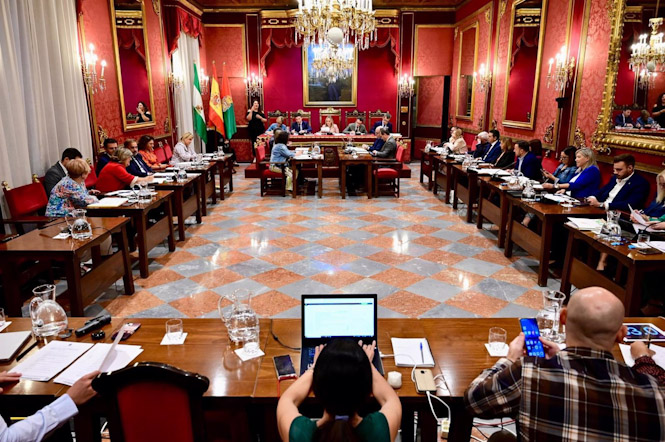Pleno del Ayuntamiento de Granada, en imagen de archivo (PERFIL DE MARIFRÁN CARAZO EN LA RED SOCIAL `X`)