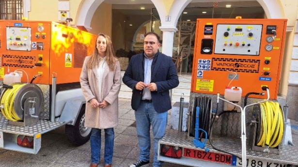 Presentación de las nuevas maquinas de limpieza (AYTO. ALMUÑÉCAR)