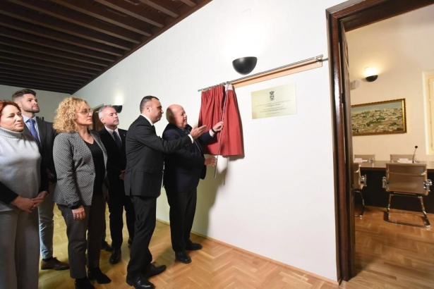 Jesús Aguirre ha inaugurado la nueva sala de gobierno (DIPGRA)