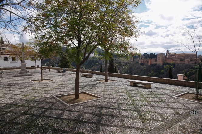 Mirador de San Nicolas con la Alhambra al fondo. Archivo (ÁLEX CÁMARA / EUROPA PRESS)