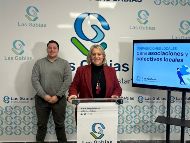 La alcaldesa Meri Sádaba y el concejal Mariano Delgado, en la sala de prensa del Ayuntamiento (AYTO. LAS GABIAS)