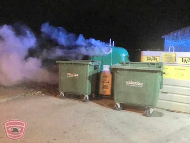 Contenedores ardiendo (AYTO. BAZA) 