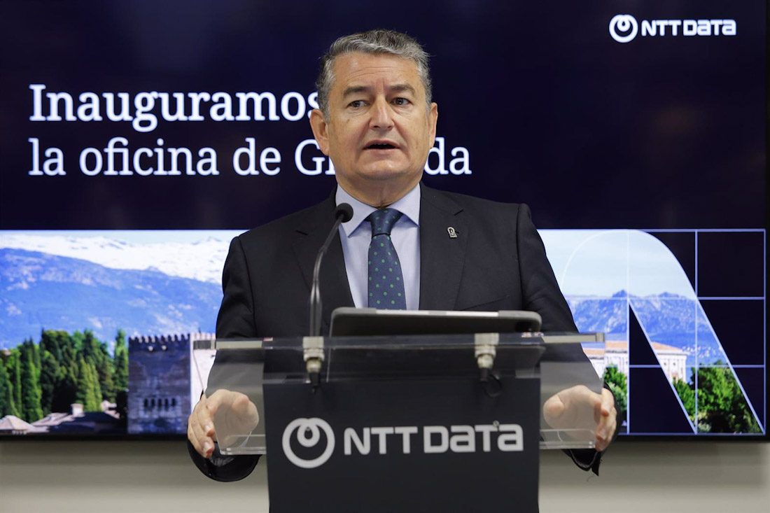 El consejero de la Presidencia, Interior, Diálogo Social y Simplificación Administrativa, Antonio Sanz, en la inauguración de la nueva sede de la compañía NTT Data (ÁLEX CÁMARA-EUROPA PRESS)
