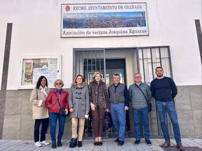 Las concejales de Vox en el Ayuntamiento de Granada y la Asociación de Vecinos de Joaquina Eguaras (VOX) 