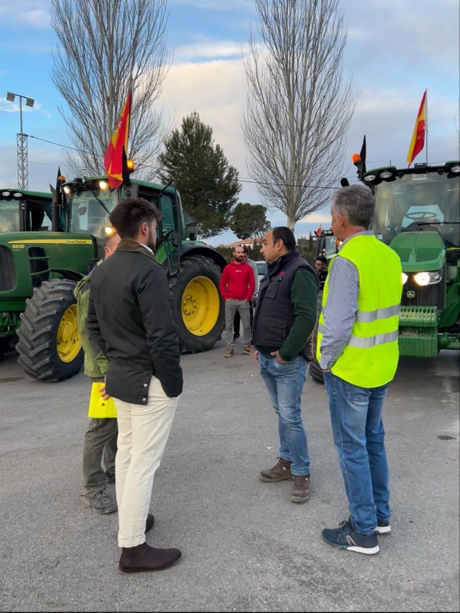 Salida de los tractoristas de Huéscar el primer día de protestas por la crisis del campo (AYUNTAMIENTO) 