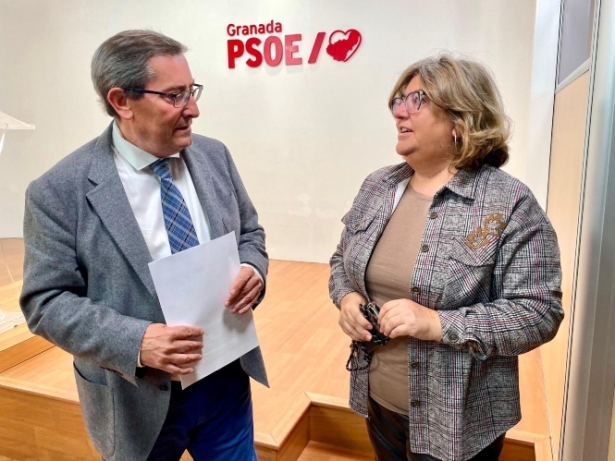 Pepe Entrena junto a Ana Muñoz (PSOE)