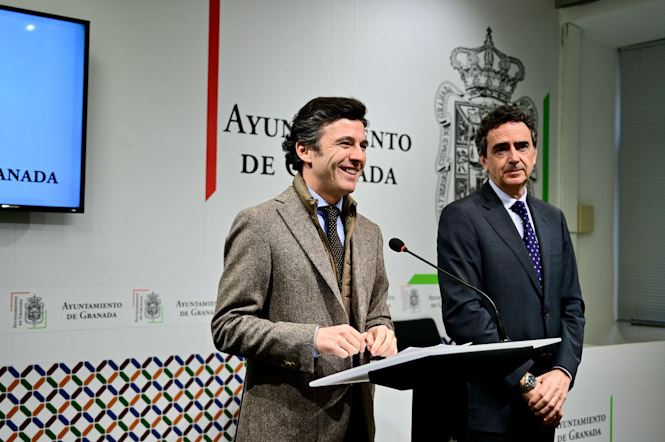 Jorge Saavedra y Enrique Catalina durante la rueda de prensa (AYTO. GRANADA)