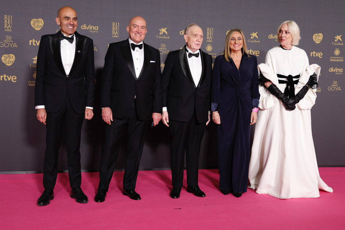 La alcaldesa de Granada, Marifrán Carazo, en la alfombra roja de los Premios Goya acompañada de otras autoridades (AYUNTAMIENTO DE GRANADA)