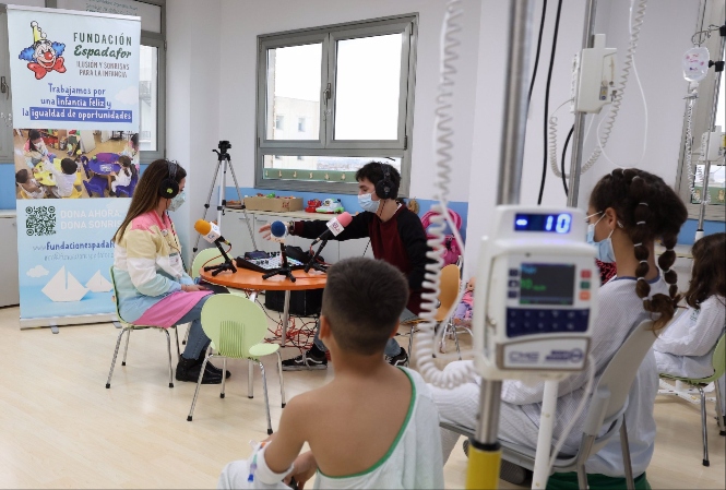 Taller de radio para niñas y niños hospitalizados en formato podcast (JUNTA DE ANDALUCÍA) 