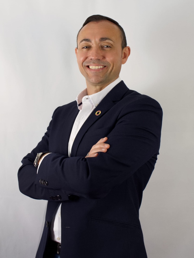 El portavoz del Grupo Municipal de VOX en el Ayuntamiento de Alhendín, Diego González (VOX)