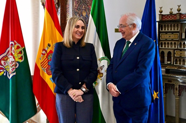 Marifrán Carazo y Juan José Imbroda )AYUNTAMIENTO)