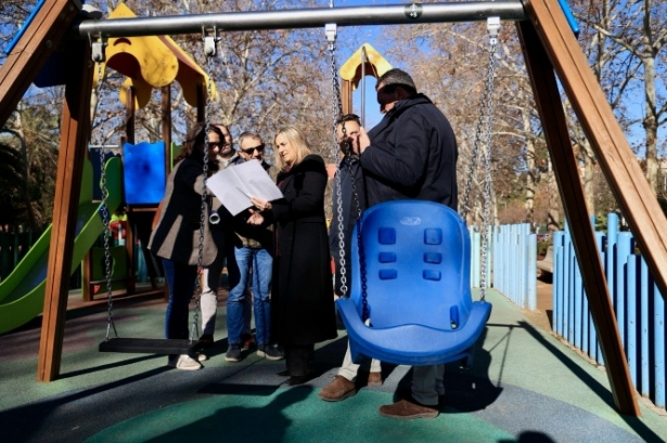 Visita a uno de los parques infantiles de la capital (AYTO. GRANADA)