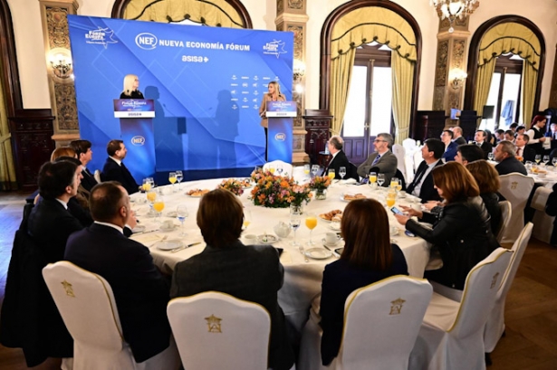 Marífrán Carazo en el desayuno informativo de Nueva Economía Forum (AYTO. GRANADA)