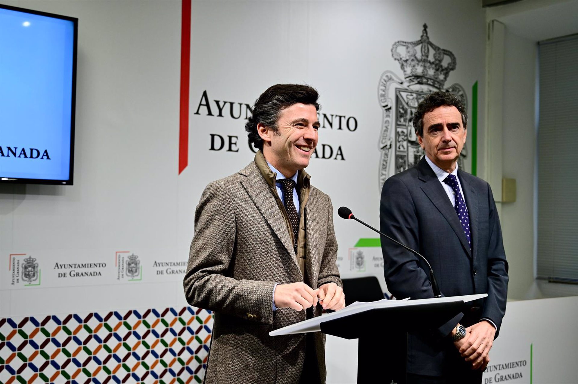 Enrique Catalina, a la derecha en la imagen de archivo, junto con el portavoz del gobierno local, Jorge Saavedra (AYUNTAMIENTO) 