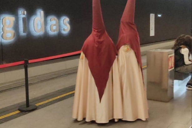 Nazarenos en el metro de Granada, en imagen de archivo (JUNTA) 
