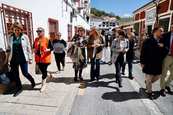 Visita del Ayuntamiento de Granada a la Lancha del Genil (PERFIL DE MARIFRÁN CARAZO EN LA RED SOCIAL `X`) 