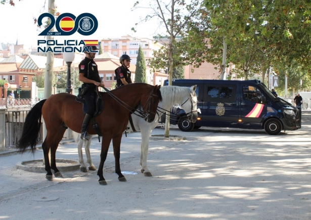 Agentes de la Policía Nacional (POLICÍA NACIONAL) Agentes de la Policía Nacional (POLICÍA NACIONAL)