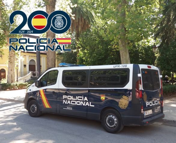 Vehículo policial (POLICÍA NACIONAL) Vehículo policial (POLICÍA NACIONAL)