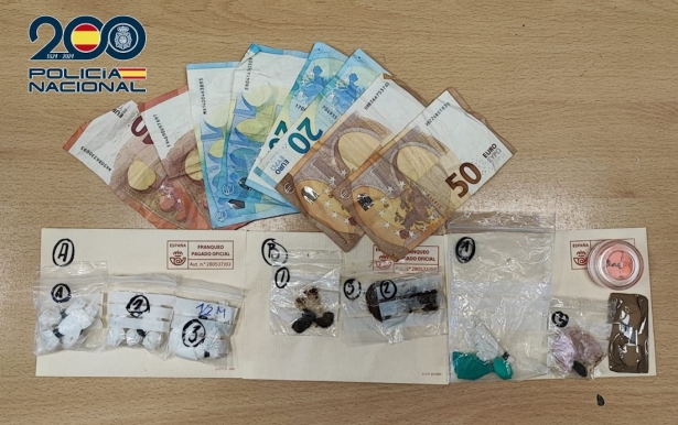 Dinero y droga incautada (POLICÍA NACIONAL) Dinero y droga incautada (POLICÍA NACIONAL)