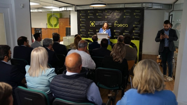 Visita de Carmen Crespo a FAECA (PP)