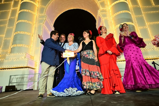 Encendido del alumbrado (PERFIL EN X DE MARIFRÁN CARAZO) Encendido del alumbrado (PERFIL EN X DE MARIFRÁN CARAZO)