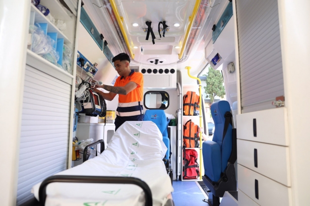 Interior de un vehículo sanitario (JUNTA DE ANDALUCÍA) Interior de un vehículo sanitario (JUNTA DE ANDALUCÍA)