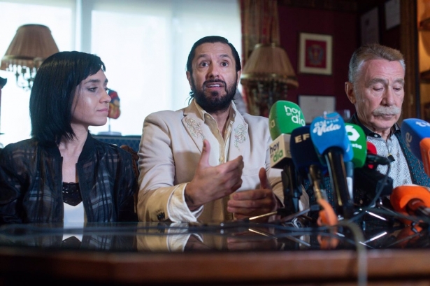 La mujer de Rafael Amargo, Luciana Bongianino; el bailaor Rafael Amargo y su abogado Marcos García Montes (GUSTAVO VALIENTE / EUROPA PRESS)