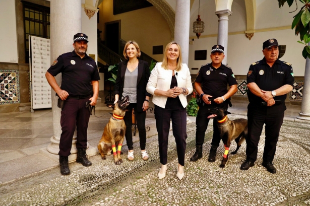 Recibimiento a los policías locales (AYTO. GRANADA) Recibimiento a los policías locales (AYTO. GRANADA)