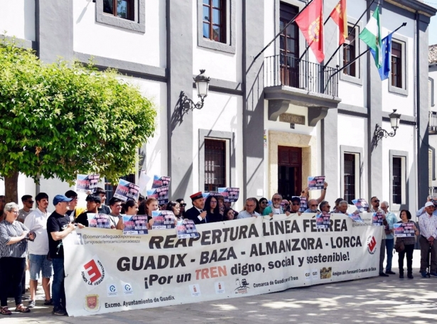 Concentración de colectivos ferroviarios por la vuelta del tren Guadix-Lorca (ASOCIACIÓN AMIGOS DEL FERROCARRIL) 