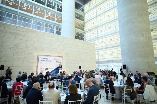 El consejero de Justicia, Administración Local y Función Pública, José Antonio Nieto, en un desayuno informativo de Ideal en El Cubo (JUNTA DE ANDALUCÍA)