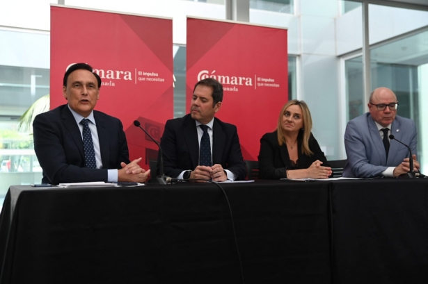 Visita a la cámara de comercio (JUNTA) Visita a la cámara de comercio (JUNTA)