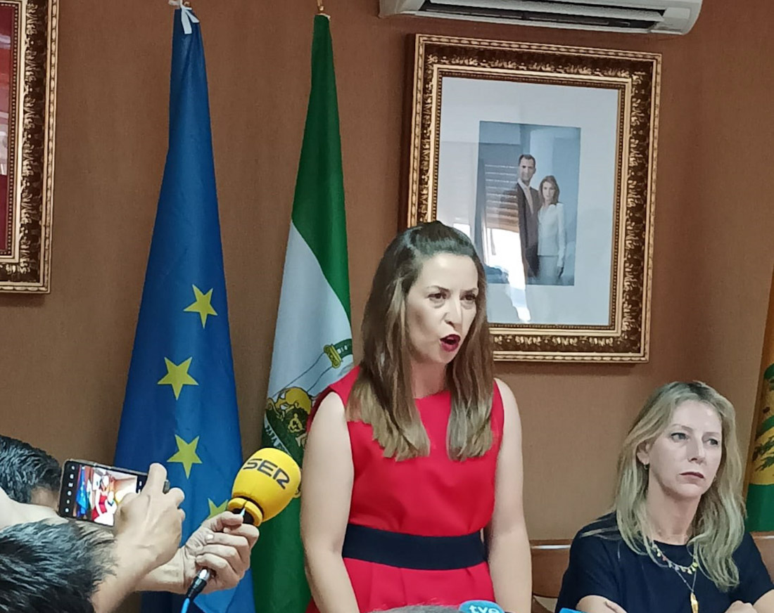 La alcaldesa de Láchar, Elizabet Barnes (IU)