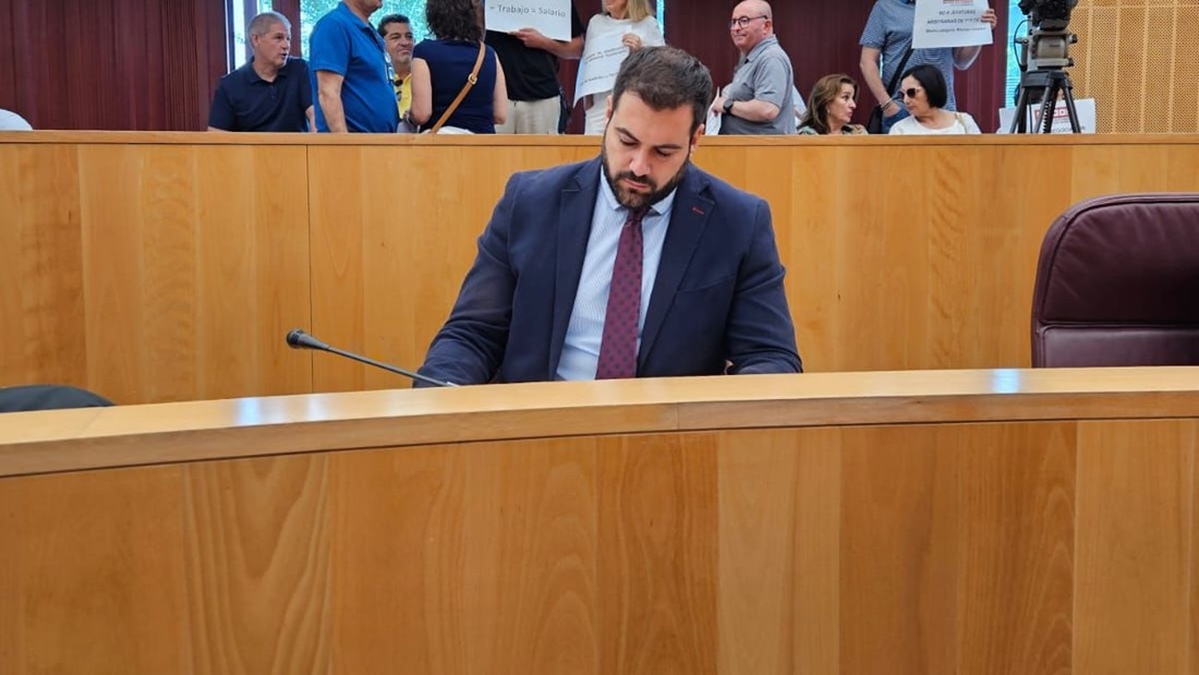 El portavoz del Grupo Provincial de VOX en la Diputación de Granada, Gustavo de Castro (VOX)