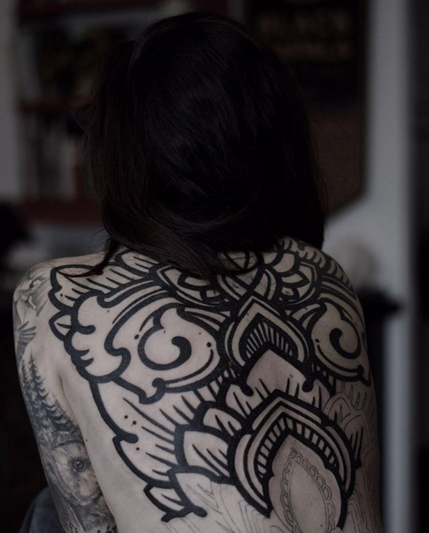 Espalda tatuada (UGR)