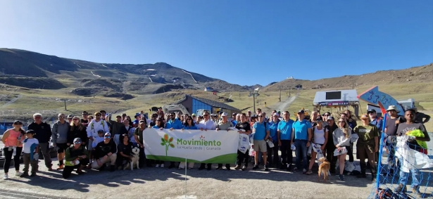 Participantes en la recogida de basura ( CETURSA)