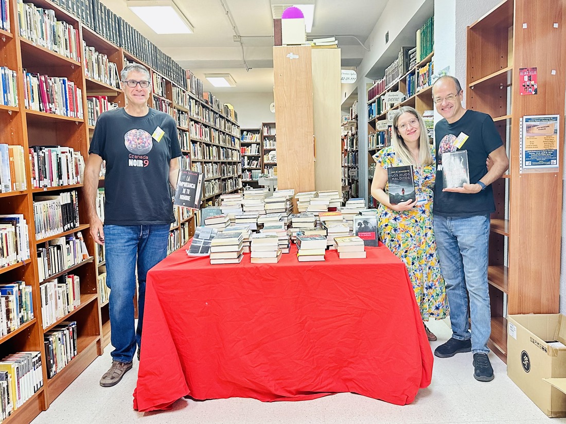Entrega del lote de libros (GRANADA NOIR)