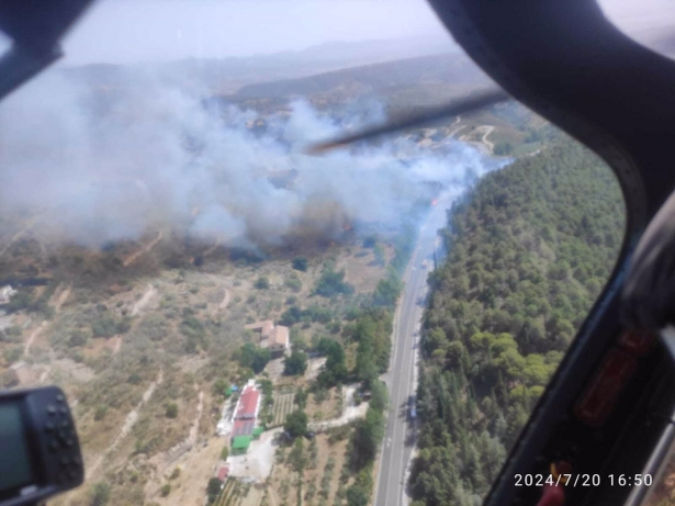 Incendio de Víznar (Granada), esta tarde (INFOCA) Incendio de Víznar (Granada), esta tarde (INFOCA)