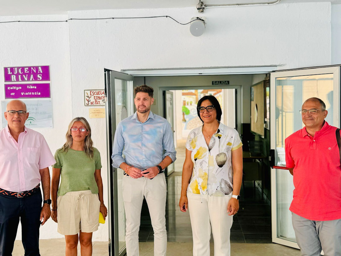 Imagen de la visita al centro educativo (JUNTA)